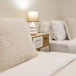 Terr69- Bright Gem In Charming Old Town