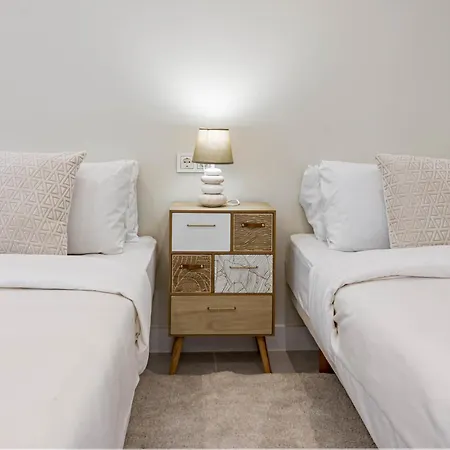 Terr69- Bright Gem In Charming Old Town Apartment