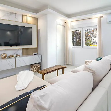 Апартаменти Terr69- Bright Gem In Charming Old Town Естепона